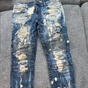 Embellish ripped men’s jeans